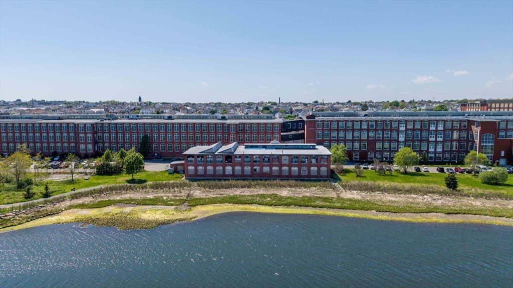 194-R Riverside Ave, New Bedford MA 02746