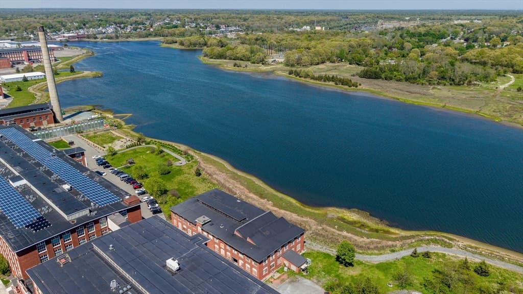 194-R Riverside Ave, New Bedford MA 02746