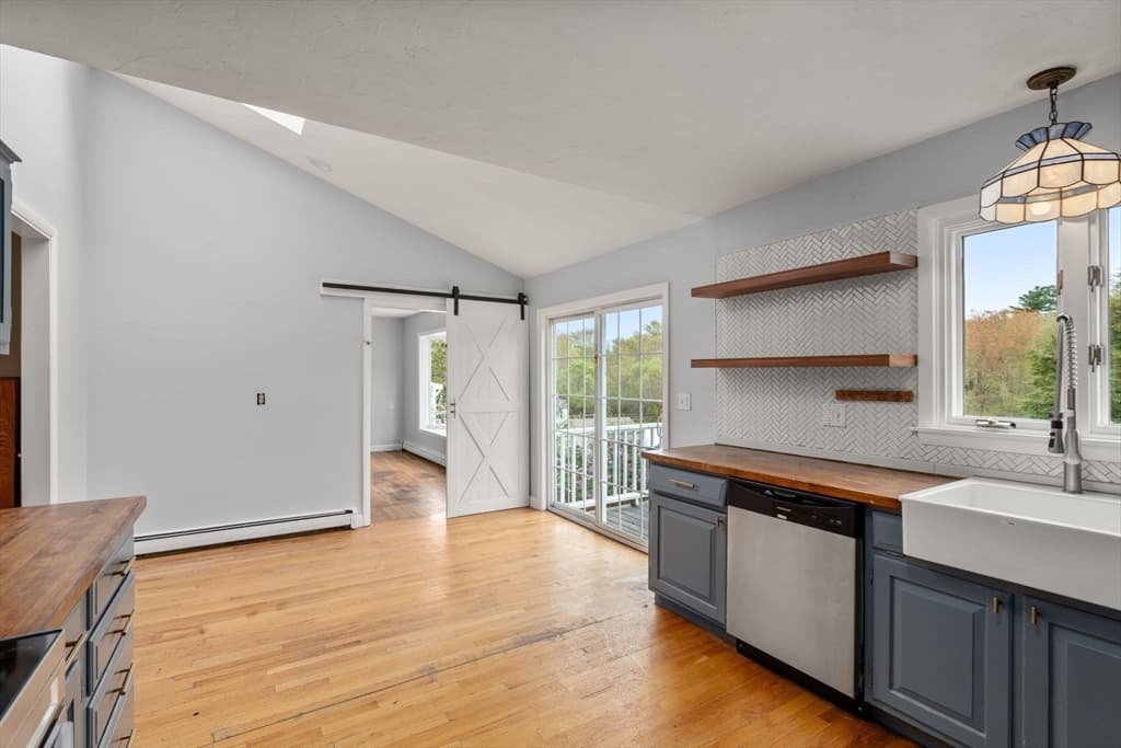 1066 Hillside St, Milton MA 02186 photo 9
