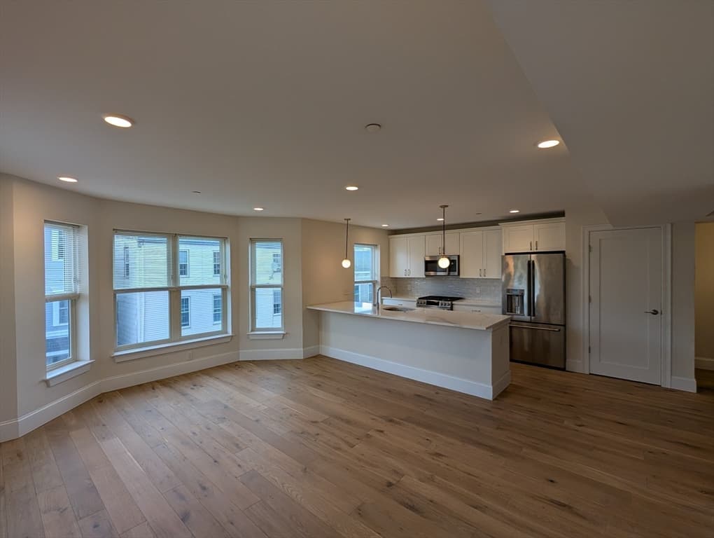 Condominium at 27 Ward St # 201, Boston MA 02127, photo 3 of 20