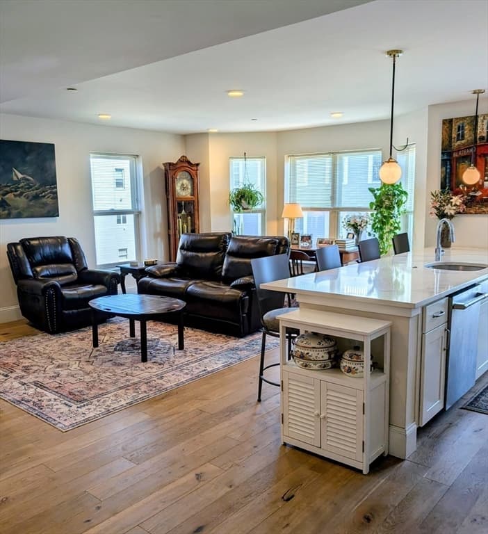 Condominium at 27 Ward St # 201, Boston MA 02127, photo 8 of 20