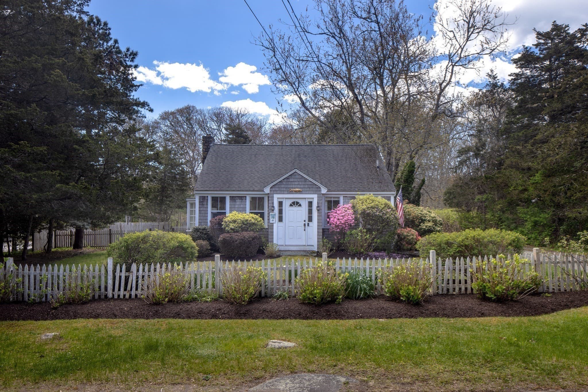 Single Family Residence at 12 Noyes Ave, Mattapoisett MA 02739, photo 8 of 42