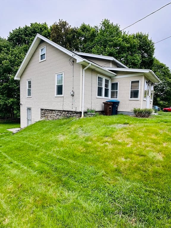 Single Family Residence at 10 Park St, Auburn MA 01501, Auburn, photo 8 of 22