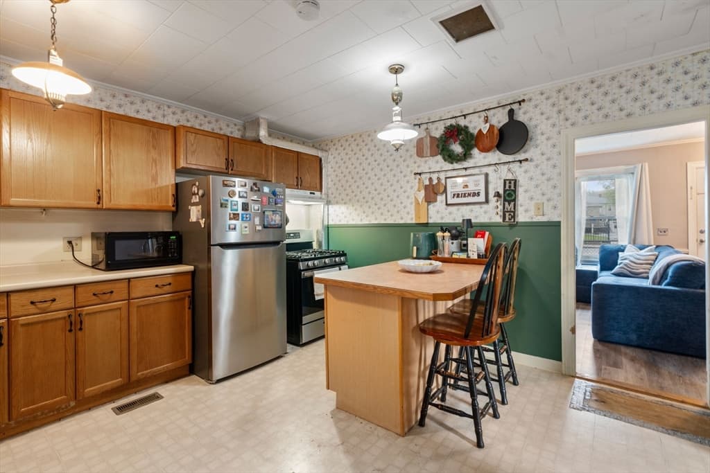 Single Family Residence at 2271 Main St, Warren MA 01092, Warren, photo 9 of 25