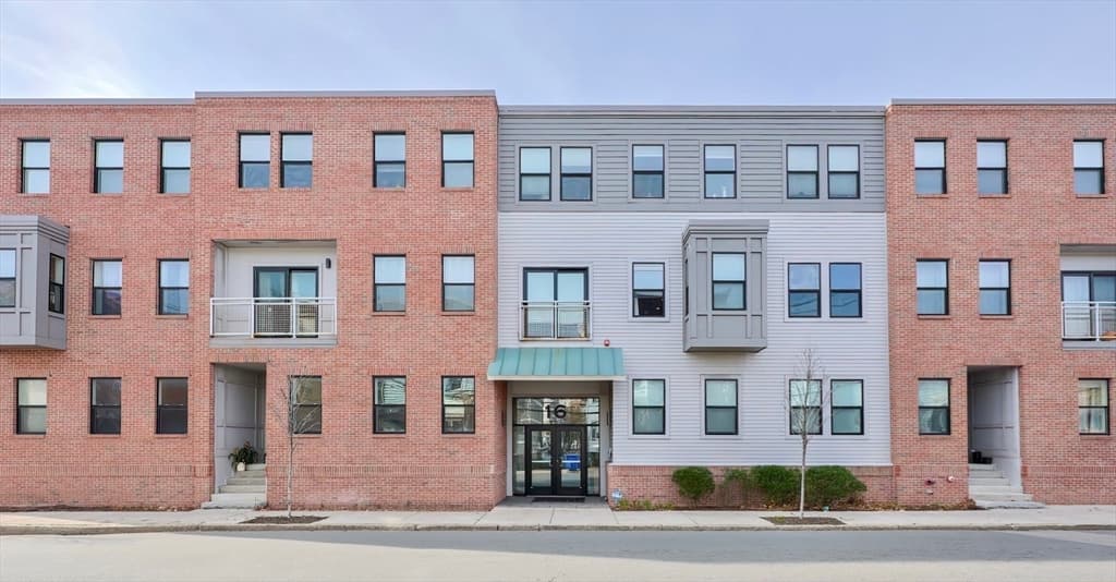 Condominium at 16 Boardman St # 204, Boston MA 02128, Boston, photo 2 of 24