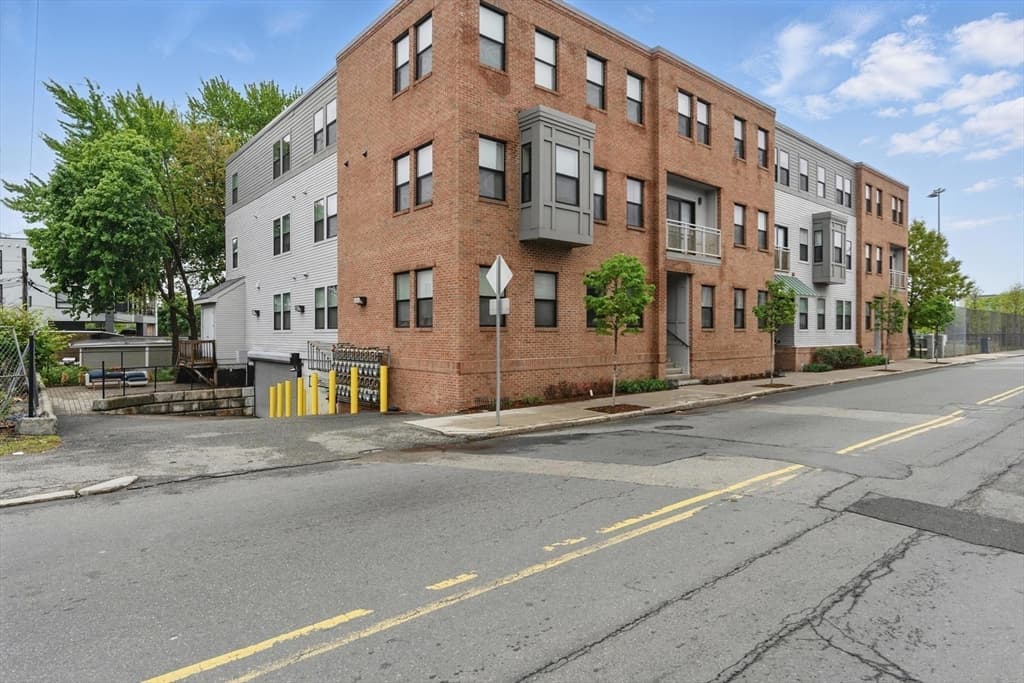 Condominium at 16 Boardman St # 204, Boston MA 02128, Boston, photo 7 of 24
