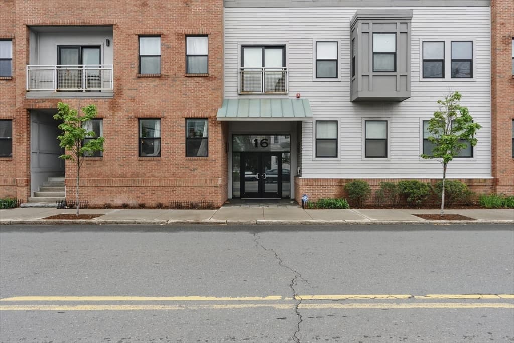 Condominium at 16 Boardman St # 204, Boston MA 02128, Boston, photo 8 of 24