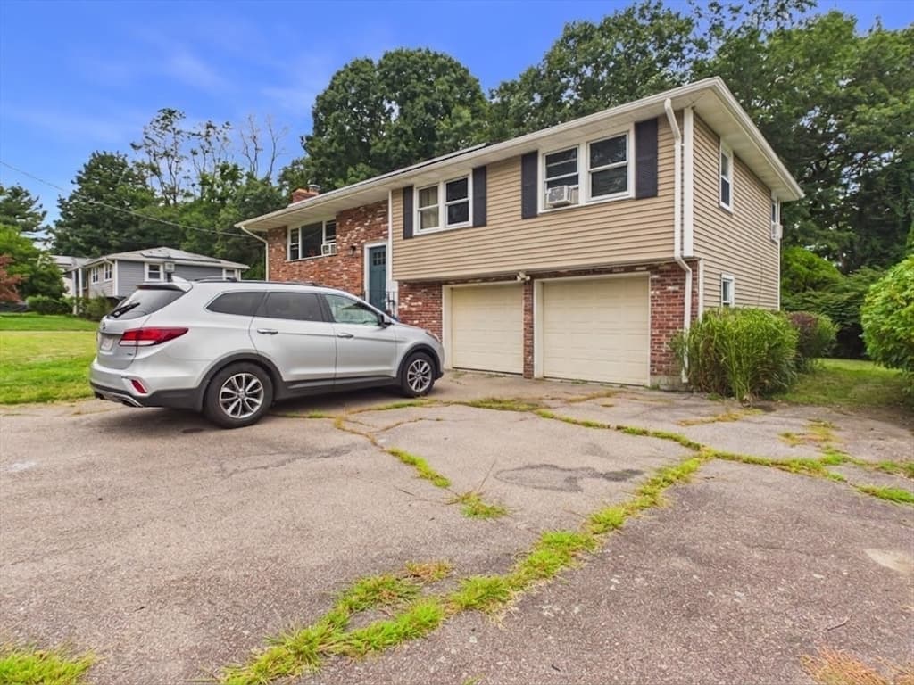 15 Sunset Dr, Randolph MA 02368 photo 2