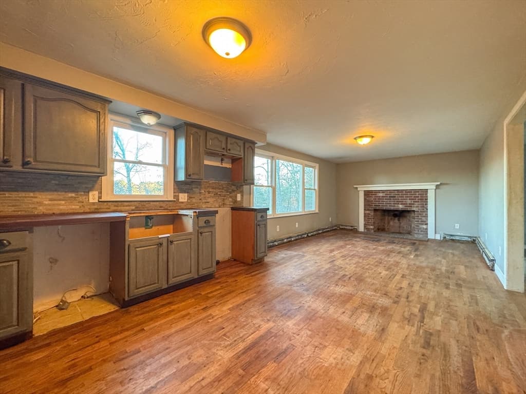 111 Snow St, Hanson MA 02341 photo 5