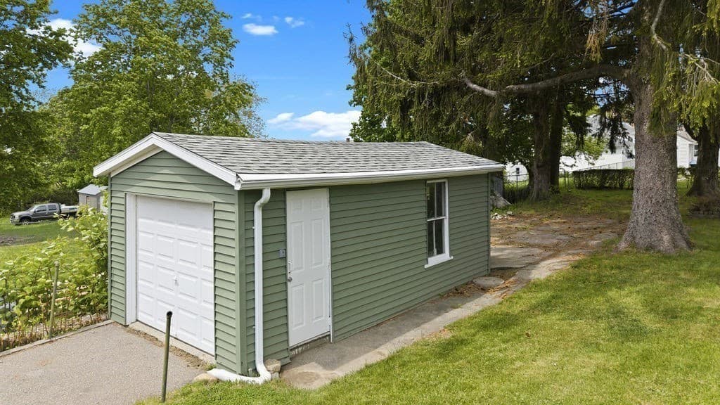 Single Family Residence at 200 Judson Street, Tiverton RI 02878, Tiverton, photo 4 of 41