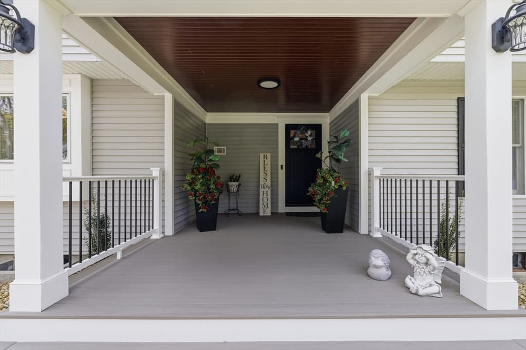 61 Montgomery, Lakeville MA 02347