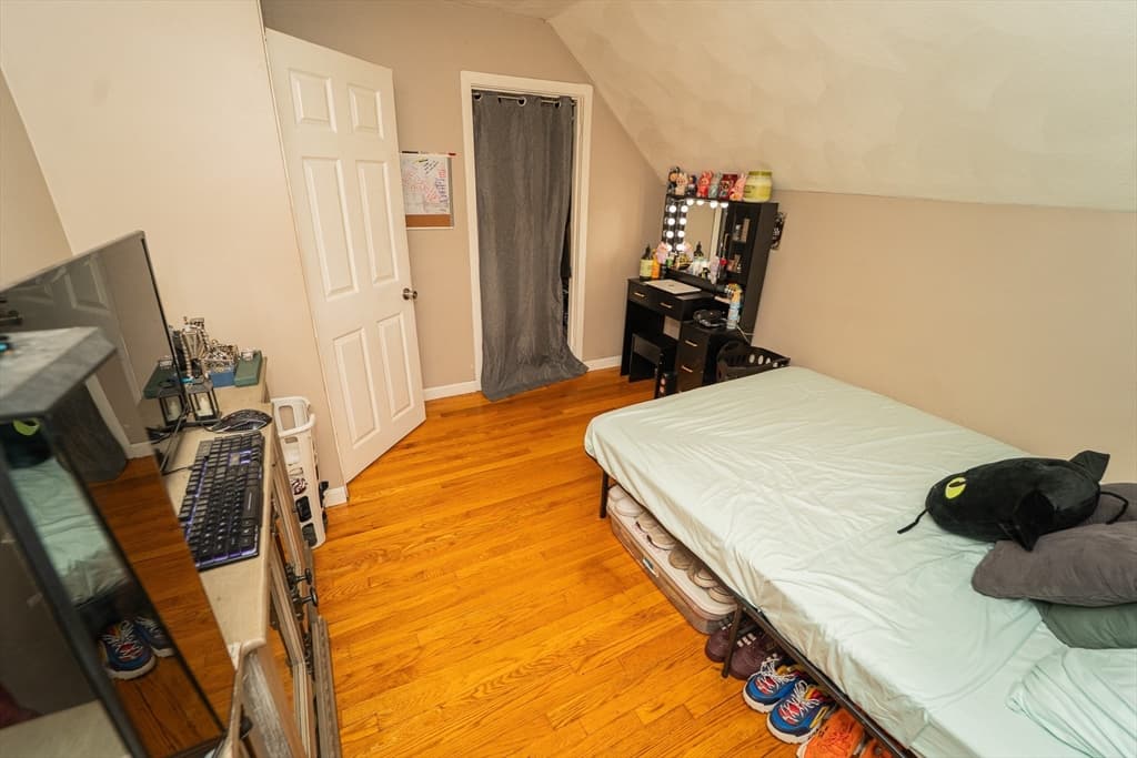 Single Family Residence at 1 Thatcher St, New Bedford MA 02744, New Bedford, photo 12 of 17