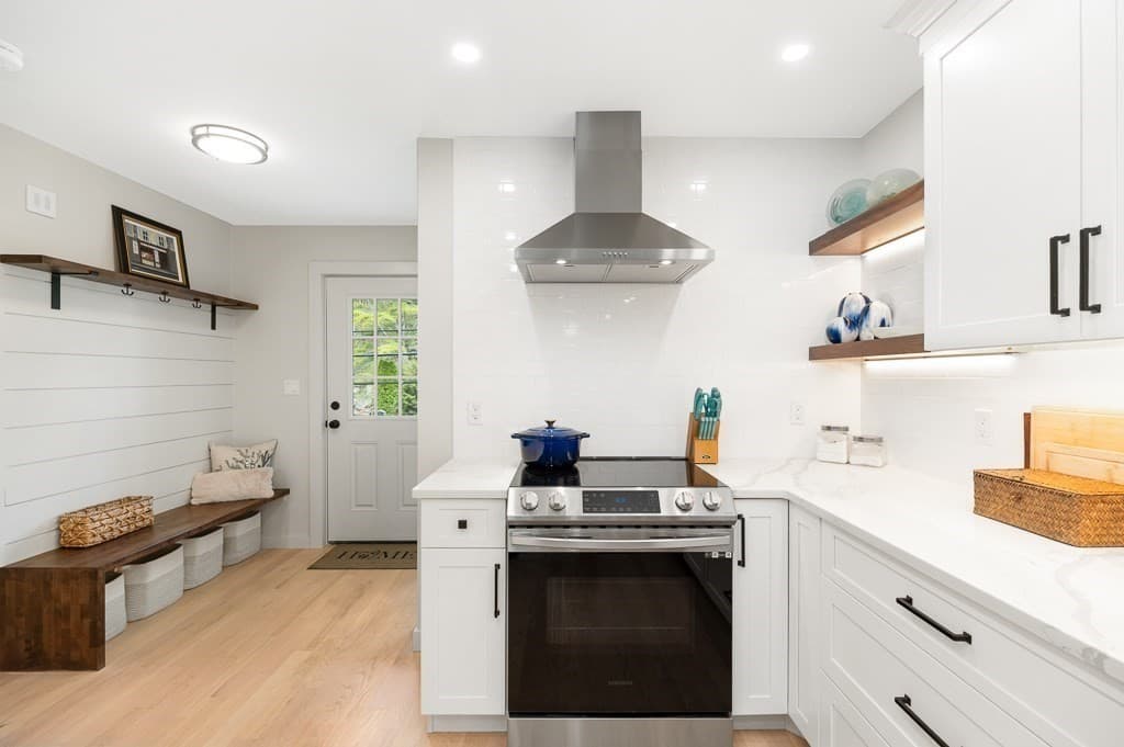 Condominium at 302 Western Ave # A, Gloucester MA 01930, Gloucester, photo 2 of 23