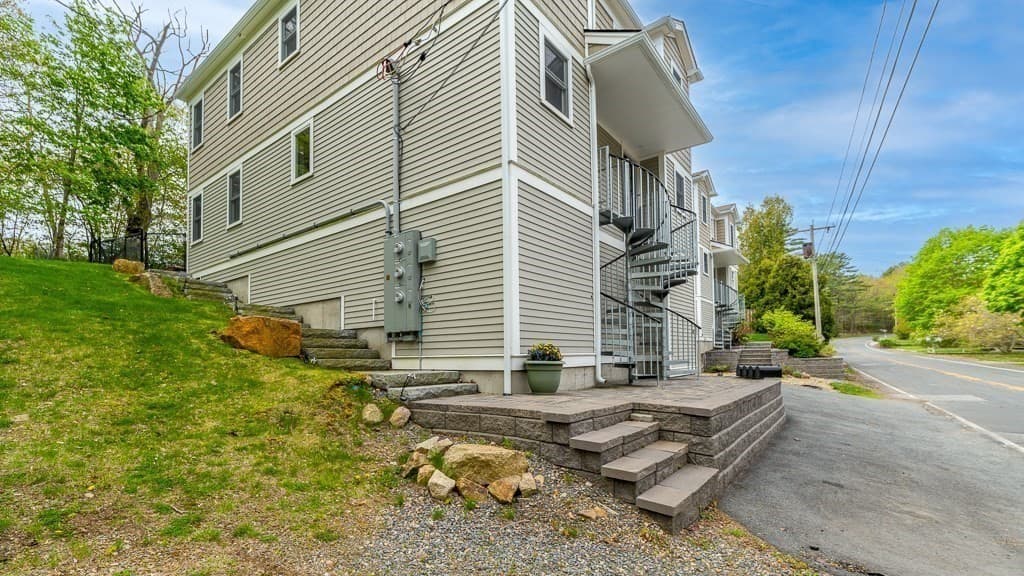 Condominium at 302 Western Ave # A, Gloucester MA 01930, Gloucester, photo 19 of 23