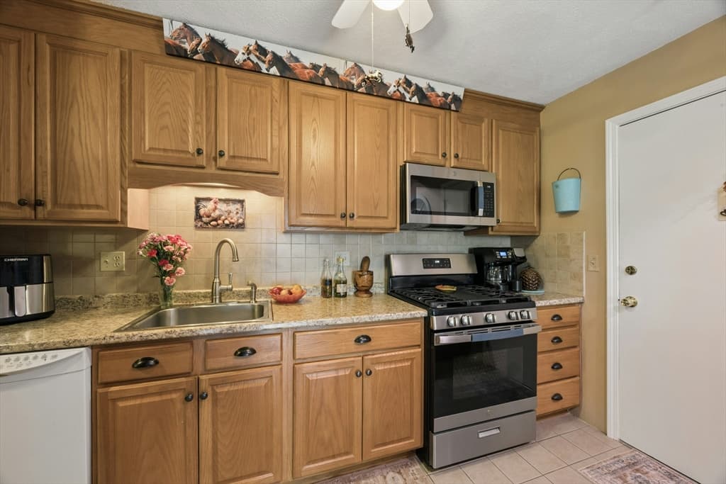 Condominium at 395 Merrimack St # 42, Methuen MA 01844, Methuen, photo 14 of 32