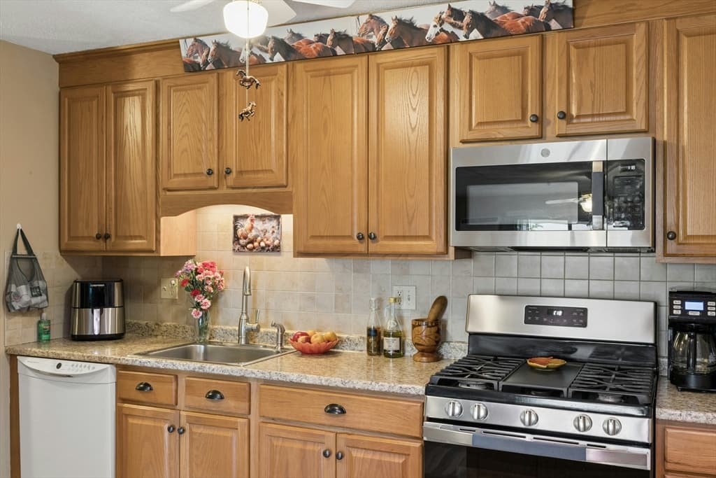 Condominium at 395 Merrimack St # 42, Methuen MA 01844, Methuen, photo 15 of 32