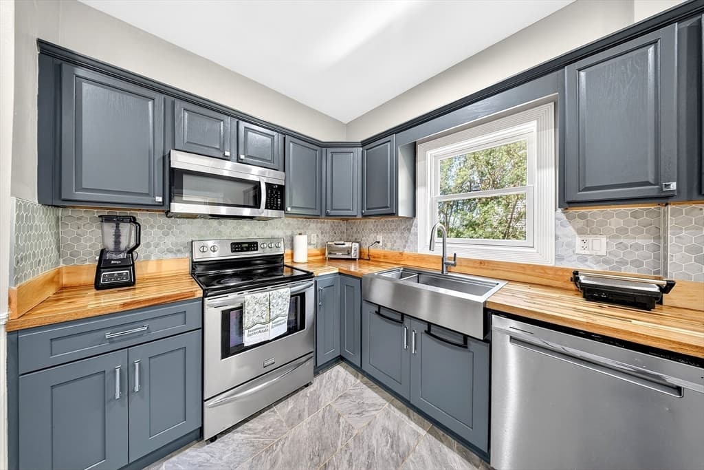 710 High St, Fall River MA 02720 photo 20