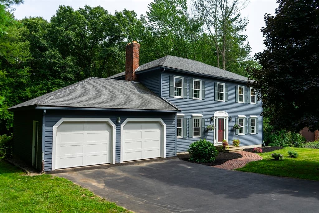 Single Family Residence at 39 Hillside Dr, Sturbridge MA 01566, Sturbridge, photo 2 of 41