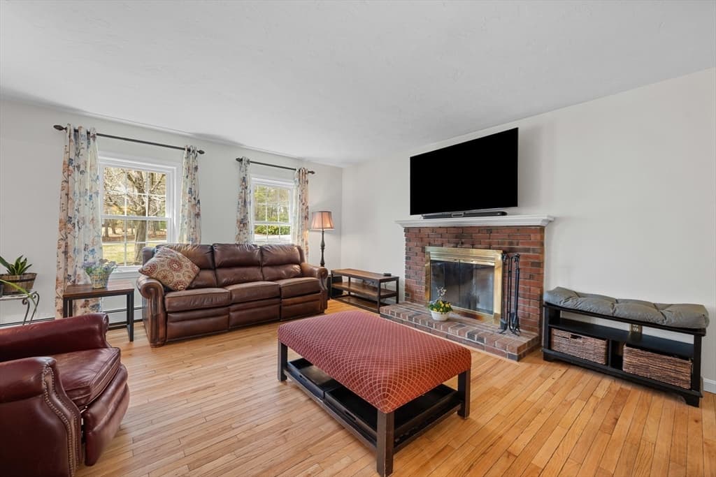 Single Family Residence at 39 Hillside Dr, Sturbridge MA 01566, Sturbridge, photo 13 of 41