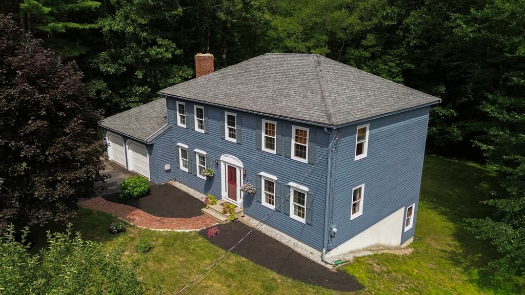 39 Hillside Dr, Sturbridge MA 01566