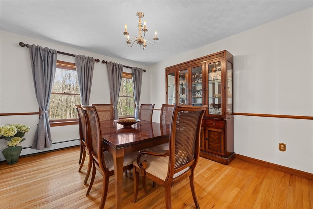 Single Family Residence at 39 Hillside Dr, Sturbridge MA 01566, Sturbridge, photo 9 of 41