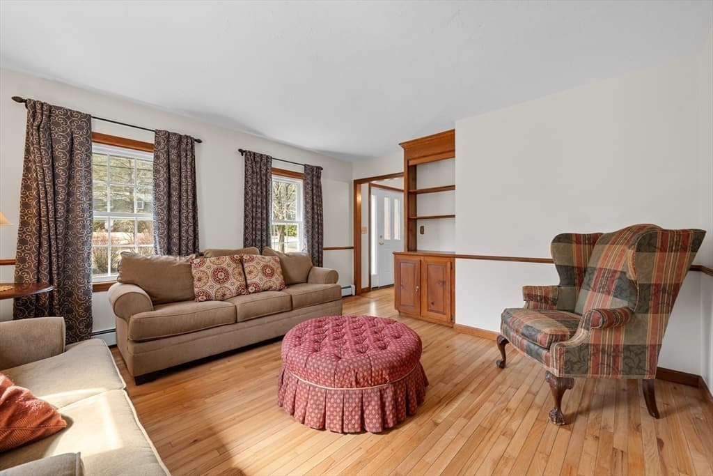 Single Family Residence at 39 Hillside Dr, Sturbridge MA 01566, Sturbridge, photo 11 of 41