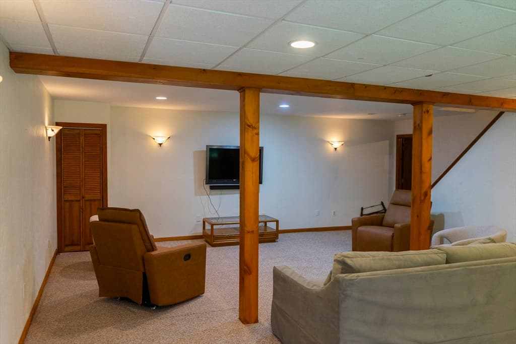 Single Family Residence at 39 Hillside Dr, Sturbridge MA 01566, Sturbridge, photo 31 of 41