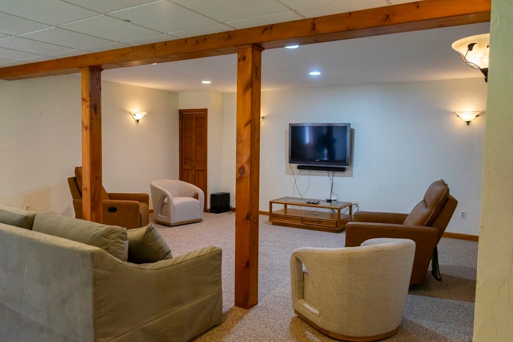 Single Family Residence at 39 Hillside Dr, Sturbridge MA 01566, Sturbridge, photo 29 of 41