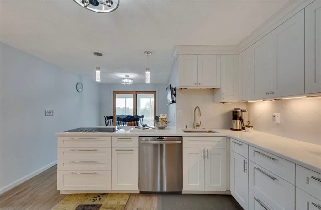 Single Family Residence at 5 Ripley Place, Worcester MA 01610, Worcester, photo 6 of 12