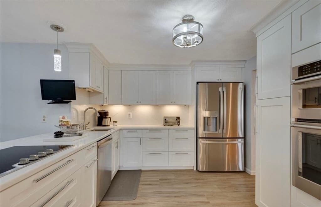 Single Family Residence at 5 Ripley Place, Worcester MA 01610, Worcester, photo 7 of 12