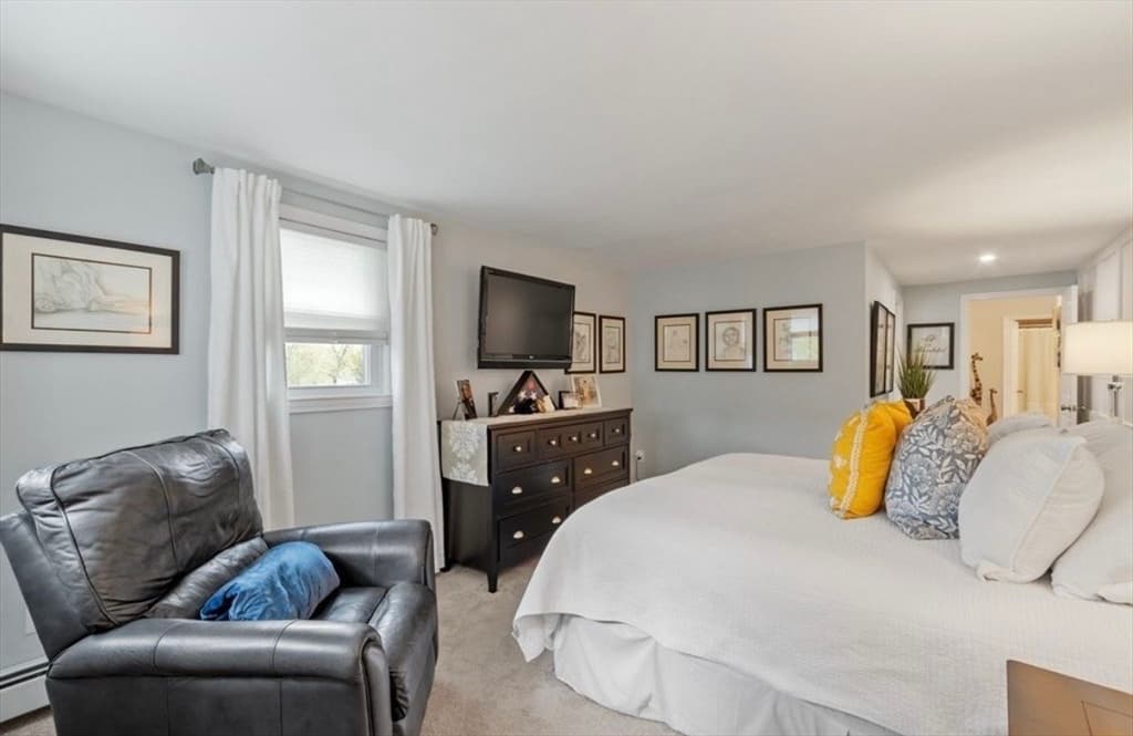 Single Family Residence at 5 Ripley Place, Worcester MA 01610, Worcester, photo 9 of 12