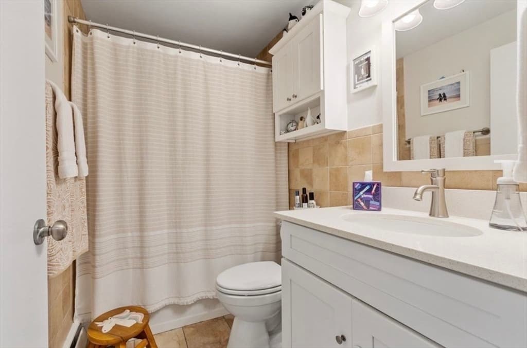 Single Family Residence at 5 Ripley Place, Worcester MA 01610, Worcester, photo 10 of 12