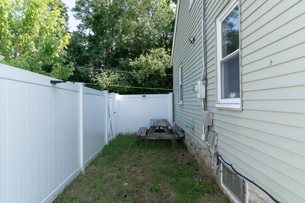 22 Marsh Ave, Southbridge MA 01550 photo 31