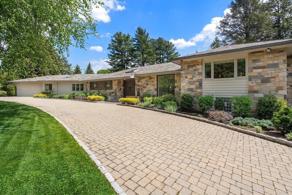 9 Singletree Rd, Brookline MA 02467 photo 2