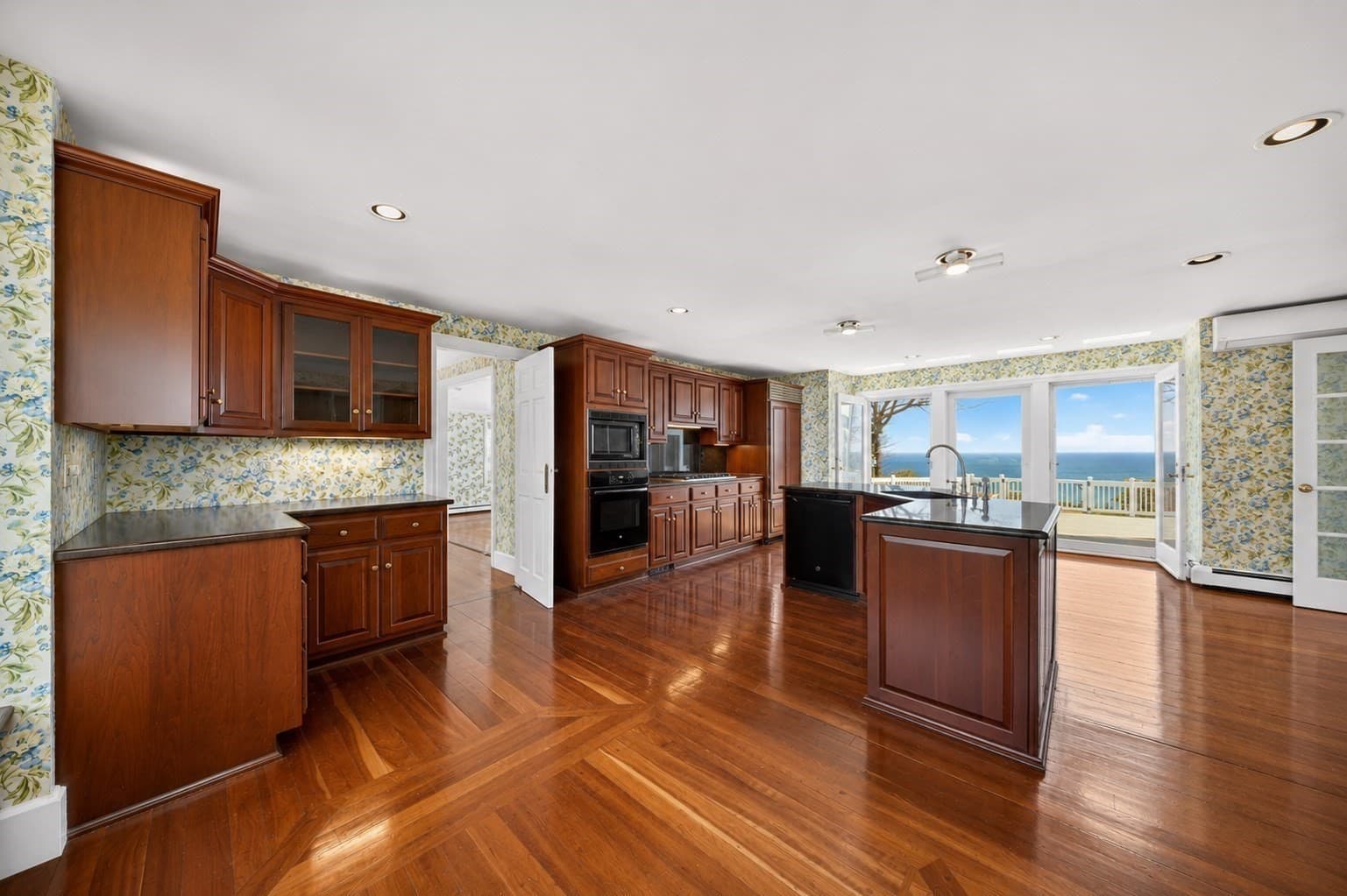 Single Family Residence at 19 Ellisville Rd, Plymouth MA 02360, Plymouth, photo 3 of 11