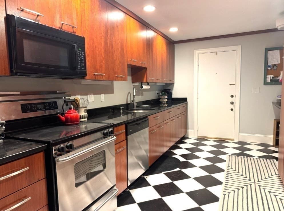 Condominium at 2 Rainbow Pond Dr # 7, Walpole MA 02081, Walpole, photo 5 of 24