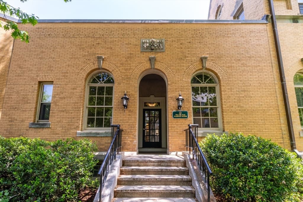 60 E Glen Rd # 306, Brookline MA 02445