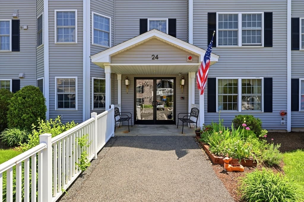 24 Greenleaves Drive # 413, Amherst MA 01002