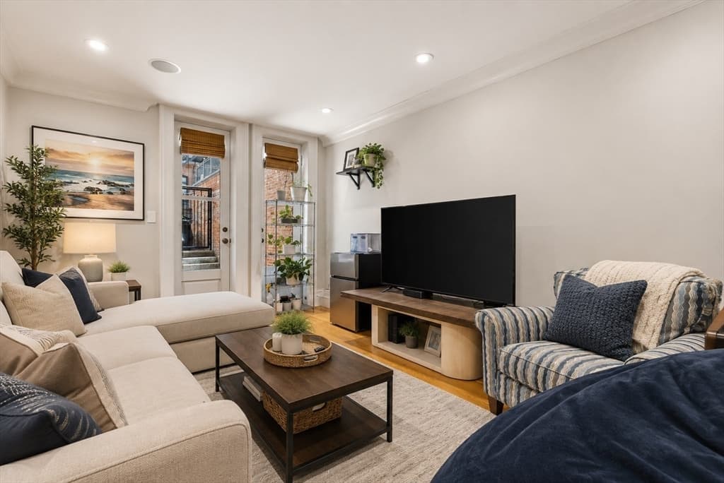 319 Beacon Street, Boston MA 02116 photo 32