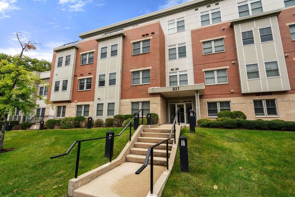 Condominium at 321 Hammond Pond Parkway # 201, Brookline MA 02467, Brookline, photo 15 of 19