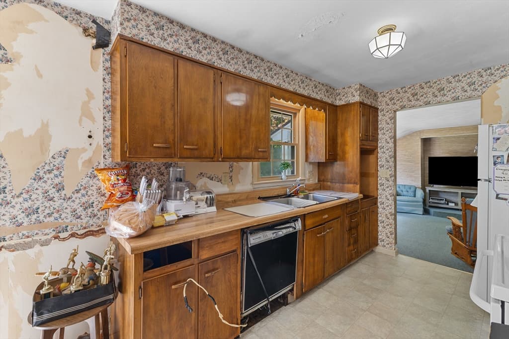 Single Family Residence at 25 Kings Mountain Dr, West Boylston MA 01583, West Boylston, photo 9 of 23