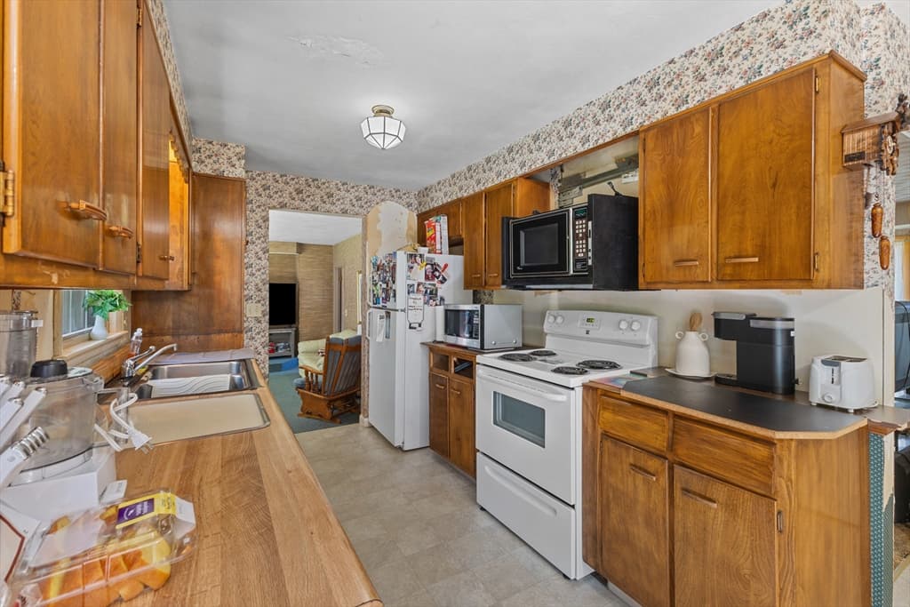 Single Family Residence at 25 Kings Mountain Dr, West Boylston MA 01583, West Boylston, photo 10 of 23