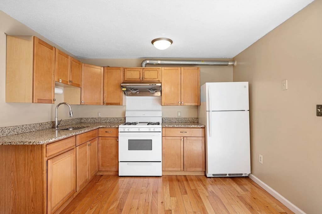 Condominium at 54 Gates St # 2, Lowell MA 01851, photo 10 of 21