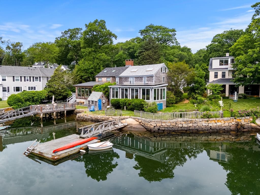 65 Leonard Street, Gloucester MA 01930