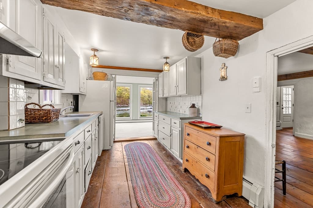 Single Family Residence at 65 Leonard Street, Gloucester MA 01930, Gloucester, photo 11 of 39