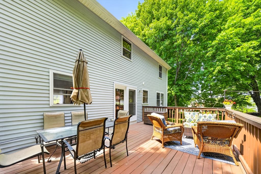 Single Family Residence at 8 Sparrow Ln, Peabody MA 01960, Peabody, photo 6 of 36