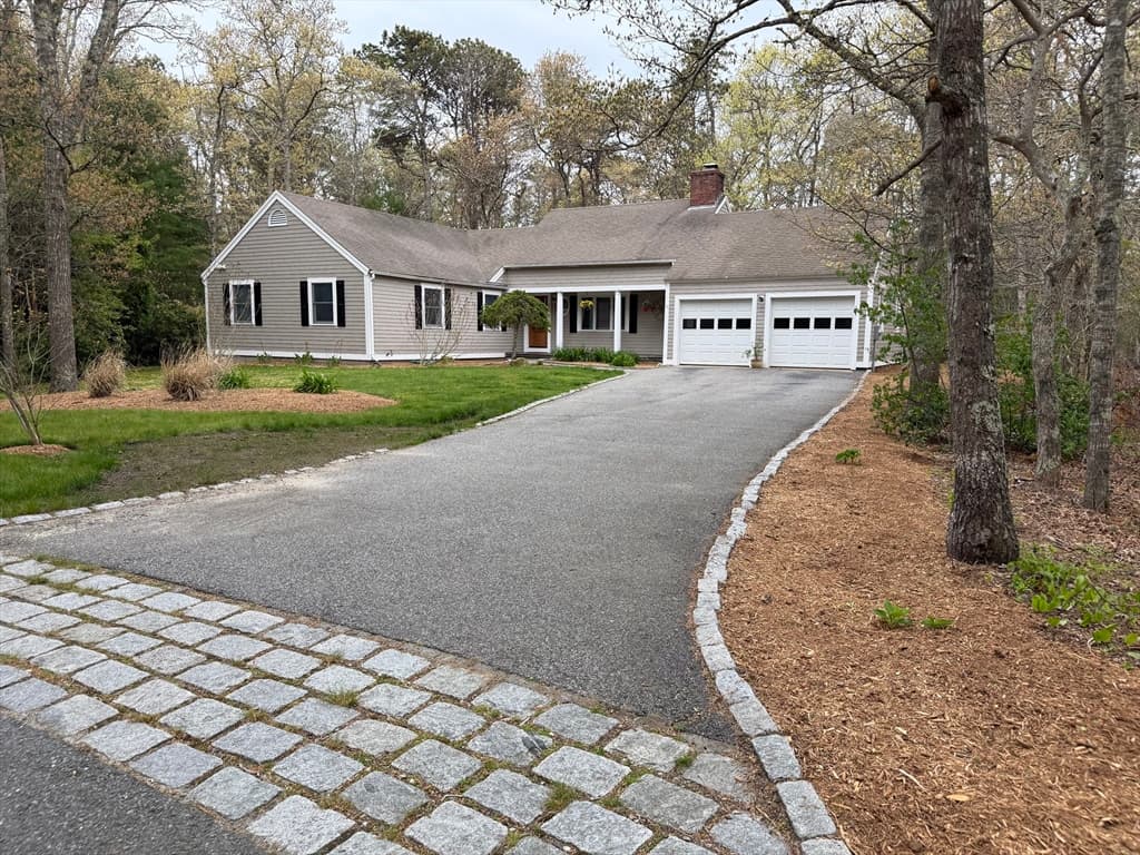 26 The Morgan Cir, Mashpee MA 02649