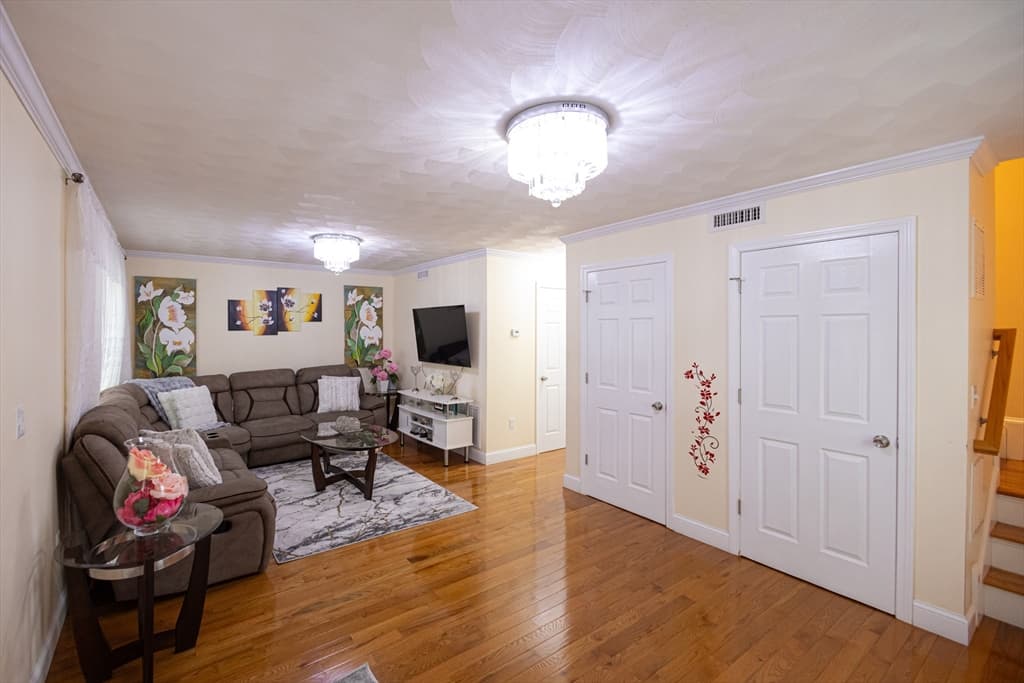 76 River St, Lynn MA 01905 photo 4