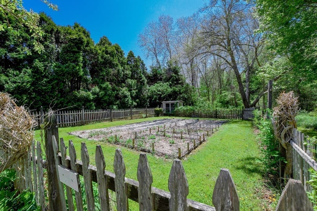 595 New Bedford Road, Rochester MA 02770 photo 6