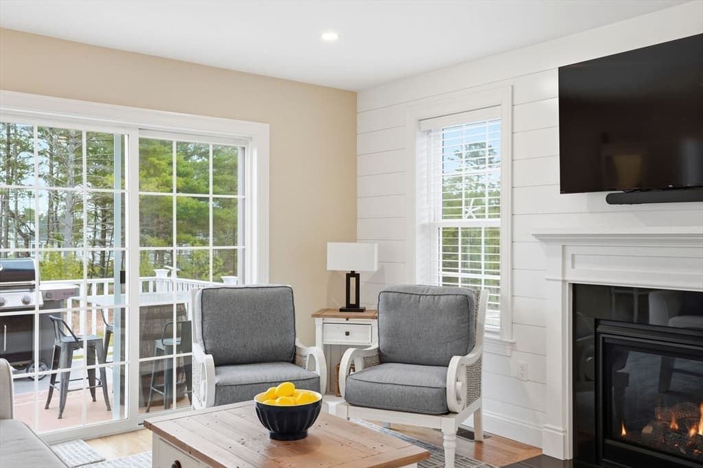 Single Family Residence at 7 Yellow Birch Dr, Plymouth MA 02360, photo 13 of 42